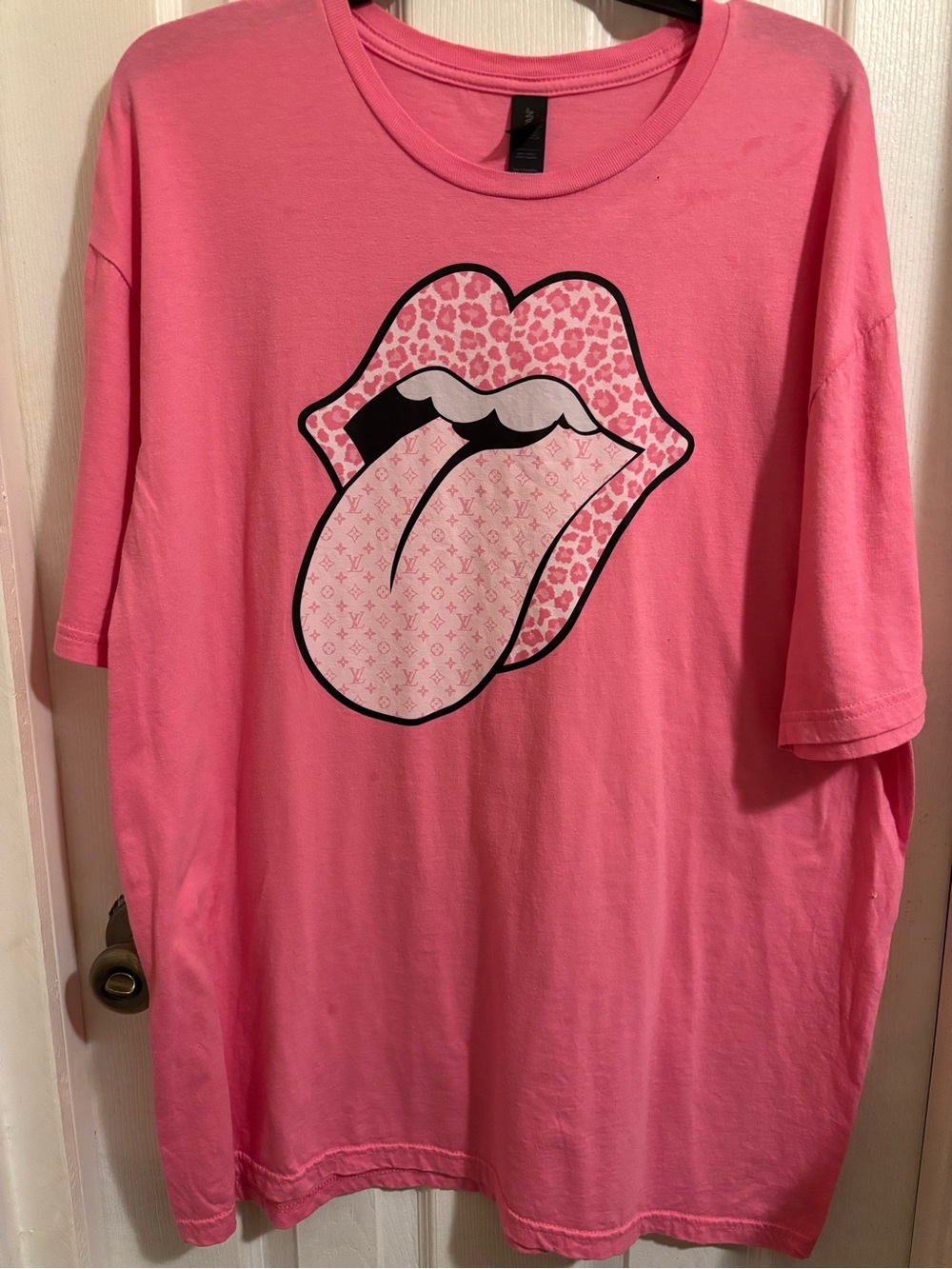 Preloved Inspired Designer Graphic Tongue XL Short Sleeve Tee